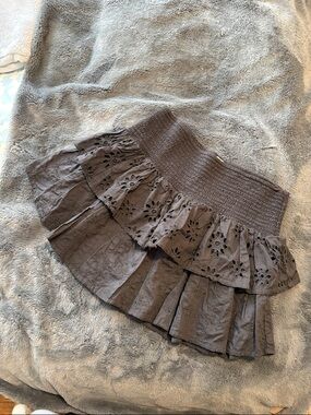 EUC American Eagle Outfitters Dark Gray Eyelet Ruffle Tiered Mini Skirt Size M